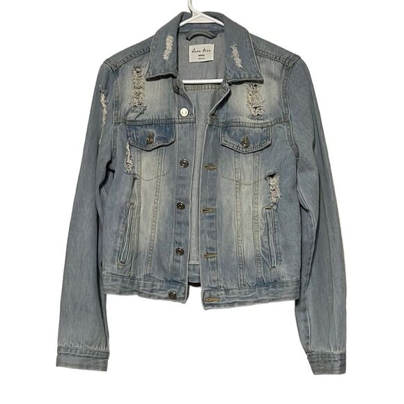 Jean Jacket Junior's Size Medium Distressed Cropped Denim Light Wash Love Tree - Picture 1 of 7